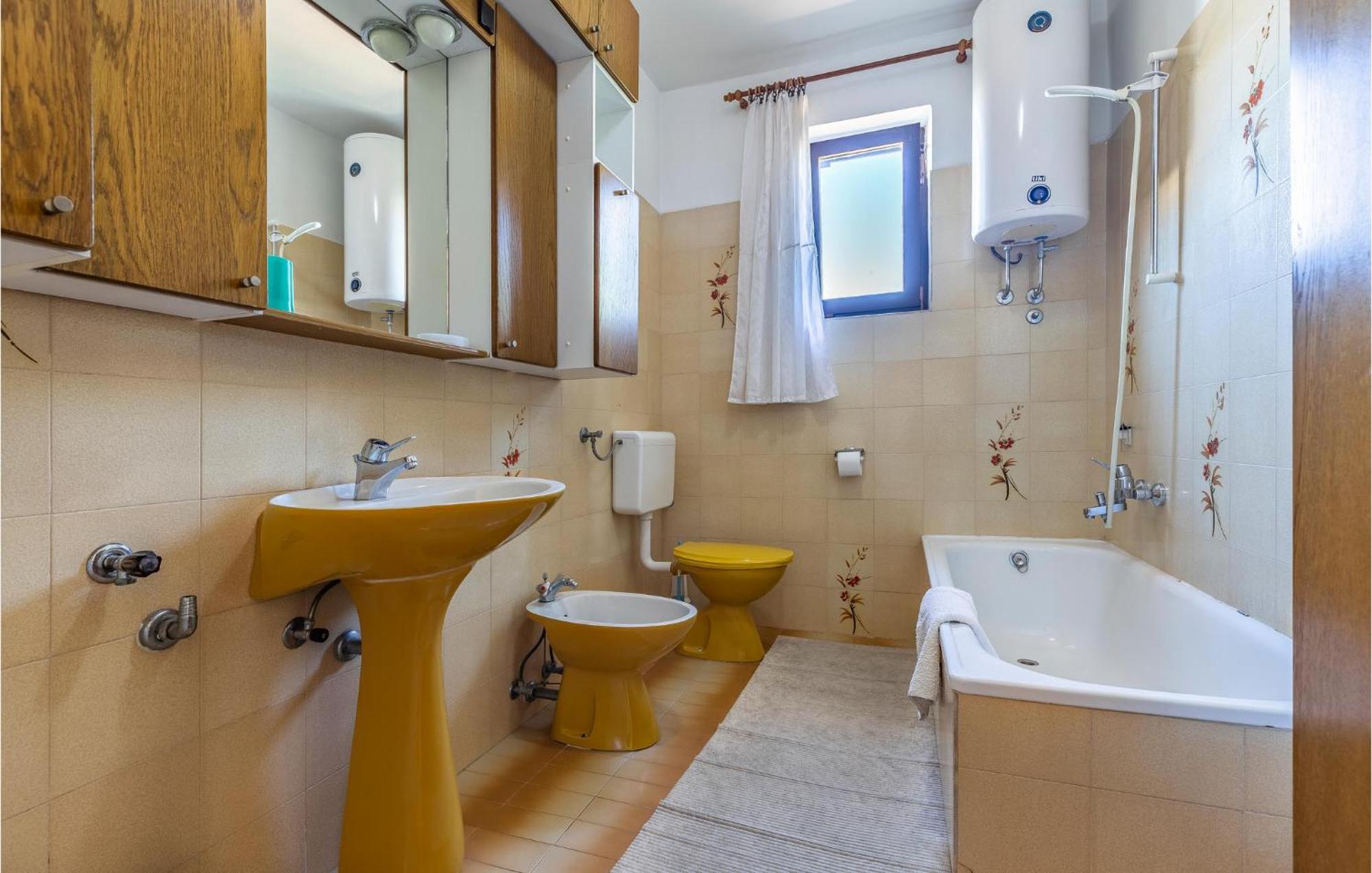 Awesome Apartment In Medulin With Kitchen Bagian luar foto