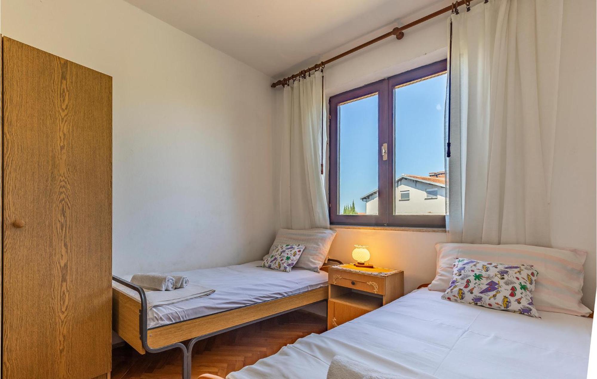 Awesome Apartment In Medulin With Kitchen Bagian luar foto
