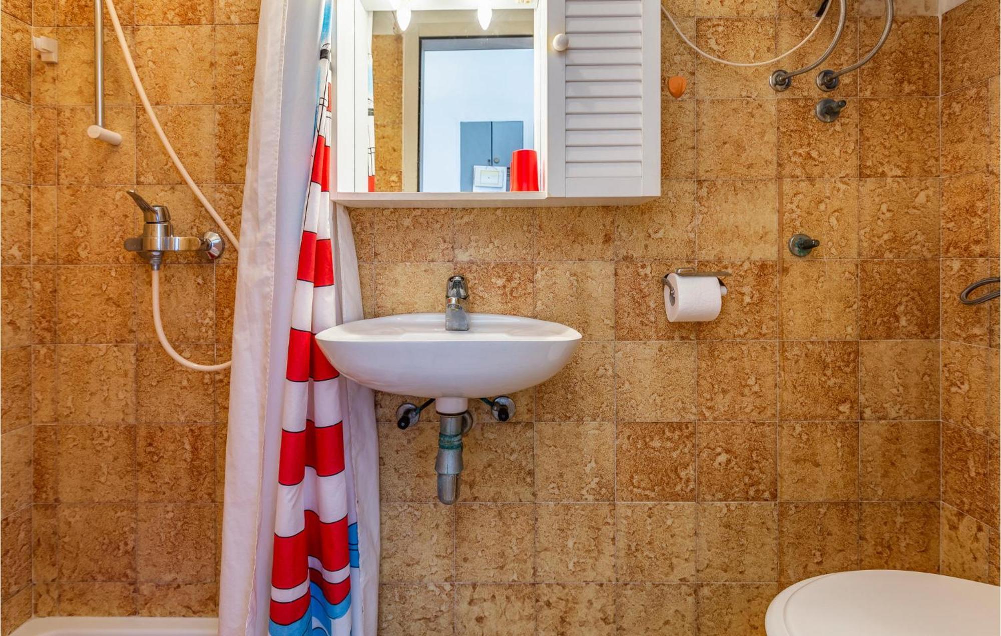 Awesome Apartment In Medulin With Kitchen Bagian luar foto