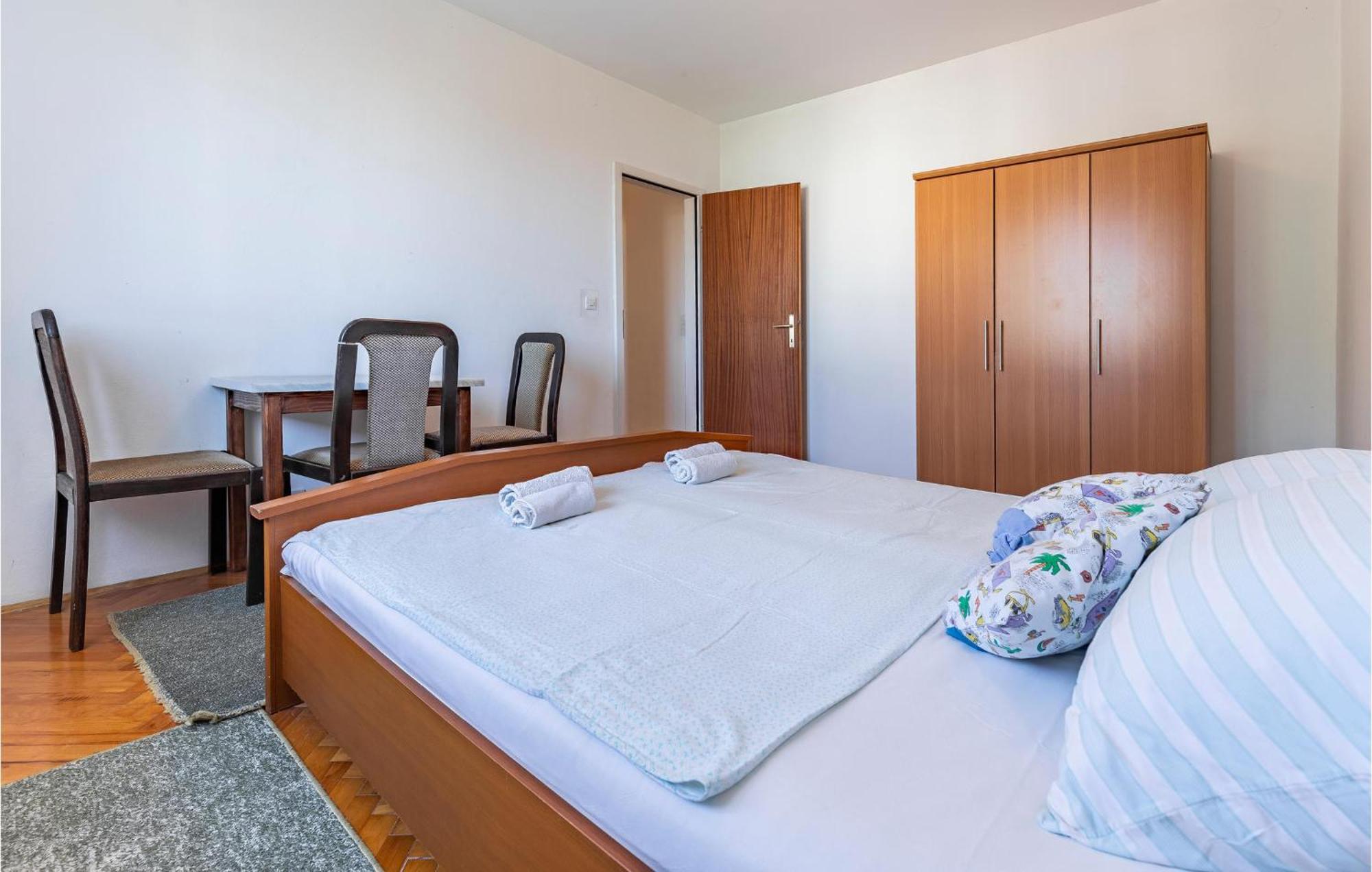 Awesome Apartment In Medulin With Kitchen Bagian luar foto