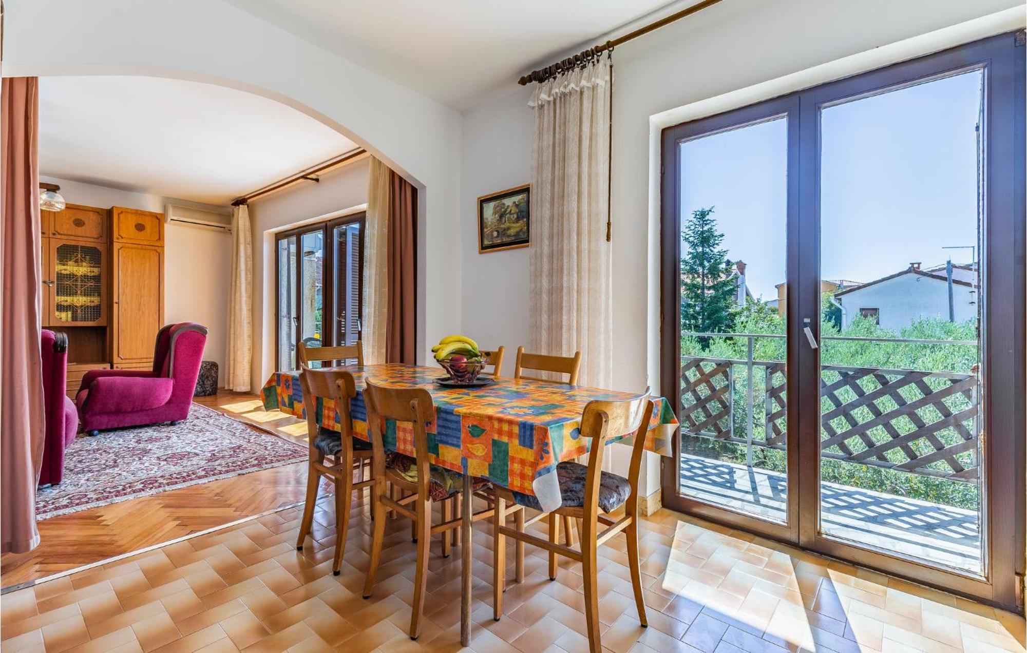 Awesome Apartment In Medulin With Kitchen Bagian luar foto